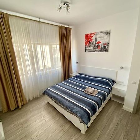 Cozy Central Apartment With 2 Rooms Bucharest Exterior photo